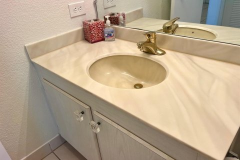 Condo in Lake Worth, Florida, 2 bedrooms  № 2179780 - photo 26