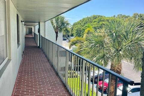 Condo in Lake Worth, Florida, 2 bedrooms  № 2179780 - photo 2