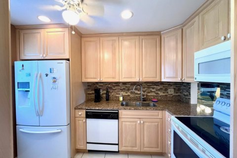 Condo in Lake Worth, Florida, 2 bedrooms  № 2179780 - photo 9