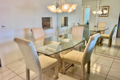 Condo in Lake Worth, Florida, 2 bedrooms  № 2179780 - photo 4