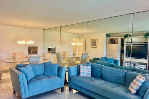 Condo in Lake Worth, Florida, 2 bedrooms  № 2179780 - photo 7