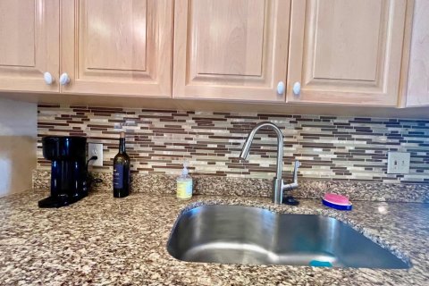 Condo in Lake Worth, Florida, 2 bedrooms  № 2179780 - photo 14