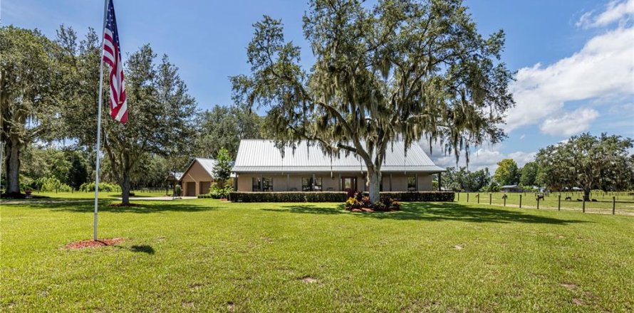House in Leesburg, Florida 4 bedrooms, 170.2 sq.m. № 1882708