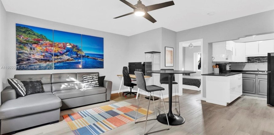 Кондоминиум с 1 спальней в Бей-Харбор-Айлендс, Флорида № 1976318