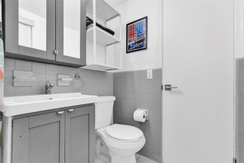 Снять в аренду кондоминиум в Бей-Харбор-Айлендс, Флорида 1 спальня, 48.31м2, № 1976318 - фото 13