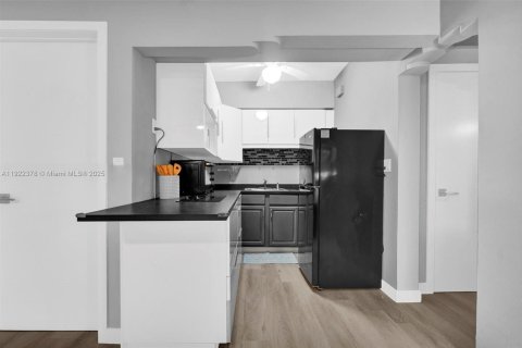 Снять в аренду кондоминиум в Бей-Харбор-Айлендс, Флорида 1 спальня, 48.31м2, № 1976318 - фото 8