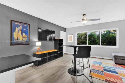 Снять в аренду кондоминиум в Бей-Харбор-Айлендс, Флорида 1 спальня, 48.31м2, № 1976318 - фото 4