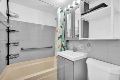 Снять в аренду кондоминиум в Бей-Харбор-Айлендс, Флорида 1 спальня, 48.31м2, № 1976318 - фото 12