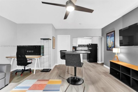 Снять в аренду кондоминиум в Бей-Харбор-Айлендс, Флорида 1 спальня, 48.31м2, № 1976318 - фото 2