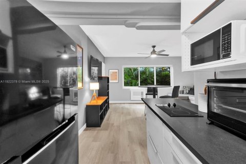 Снять в аренду кондоминиум в Бей-Харбор-Айлендс, Флорида 1 спальня, 48.31м2, № 1976318 - фото 6