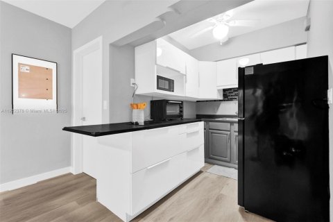 Снять в аренду кондоминиум в Бей-Харбор-Айлендс, Флорида 1 спальня, 48.31м2, № 1976318 - фото 7