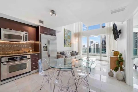 Condo in Miami, Florida, 2 bedrooms  № 1827458 - photo 1