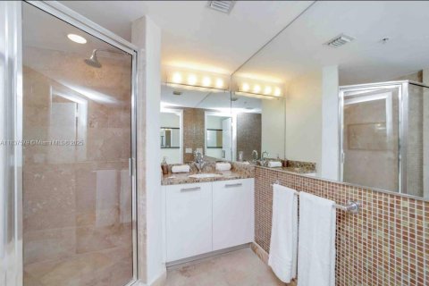 Condo in Miami, Florida, 2 bedrooms  № 1827458 - photo 5