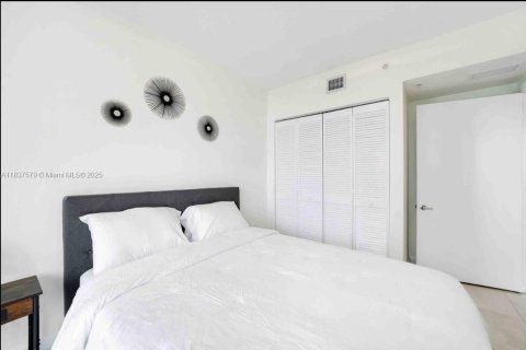 Condo in Miami, Florida, 2 bedrooms  № 1827458 - photo 11