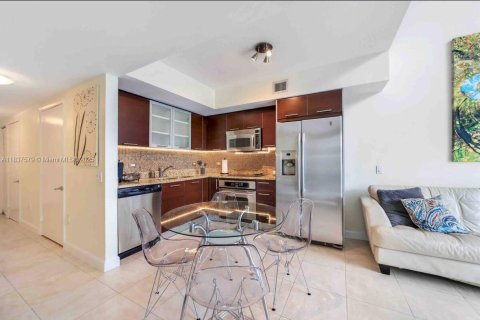 Condo in Miami, Florida, 2 bedrooms  № 1827458 - photo 17
