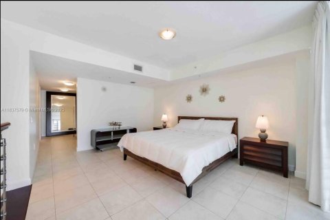 Condo in Miami, Florida, 2 bedrooms  № 1827458 - photo 14