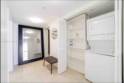 Condo in Miami, Florida, 2 bedrooms  № 1827458 - photo 23