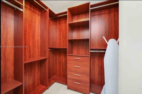 Condo in Miami, Florida, 2 bedrooms  № 1827458 - photo 25