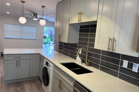 Apartment in Saint Petersburg, Florida 2 bedrooms, 68.93 sq.m. № 1777060 - photo 4