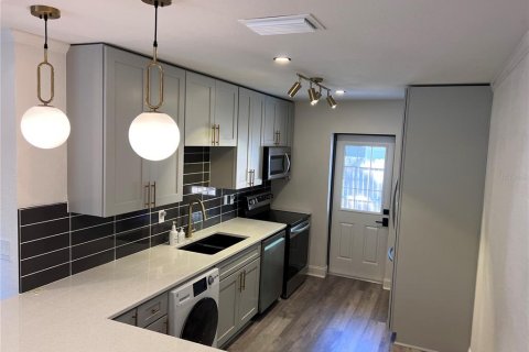 Apartment in Saint Petersburg, Florida 2 bedrooms, 68.93 sq.m. № 1777060 - photo 5