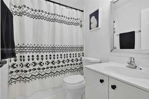 Townhouse in Miramar, Florida 2 bedrooms, 99.41 sq.m. № 2410809 - photo 26