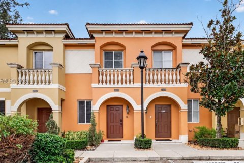 Townhouse in Miramar, Florida 2 bedrooms, 99.41 sq.m. № 2410809