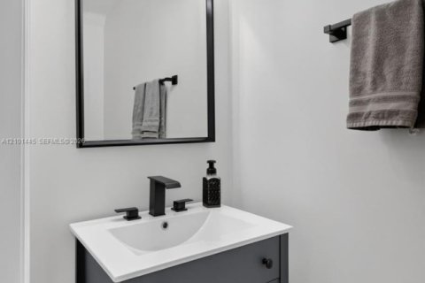 Townhouse in Miramar, Florida 2 bedrooms, 99.41 sq.m. № 2410809 - photo 16