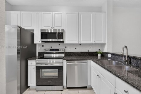 Townhouse in Miramar, Florida 2 bedrooms, 99.41 sq.m. № 2410809 - photo 8