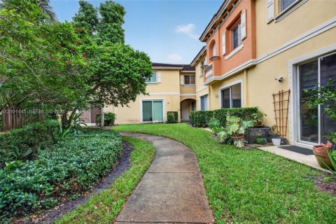 Townhouse in Miramar, Florida 2 bedrooms, 99.41 sq.m. № 2410809 - photo 29