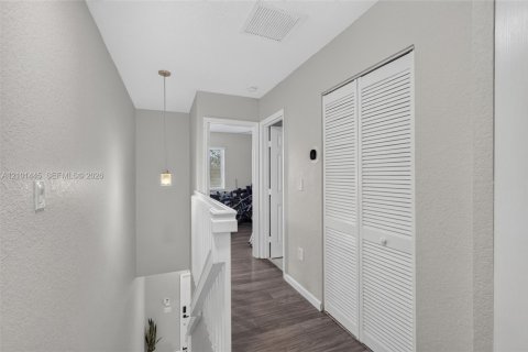 Townhouse in Miramar, Florida 2 bedrooms, 99.41 sq.m. № 2410809 - photo 27