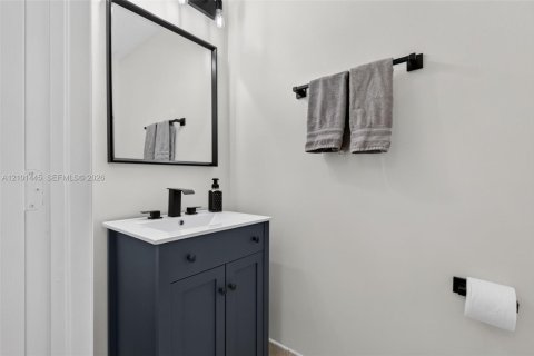 Townhouse in Miramar, Florida 2 bedrooms, 99.41 sq.m. № 2410809 - photo 15