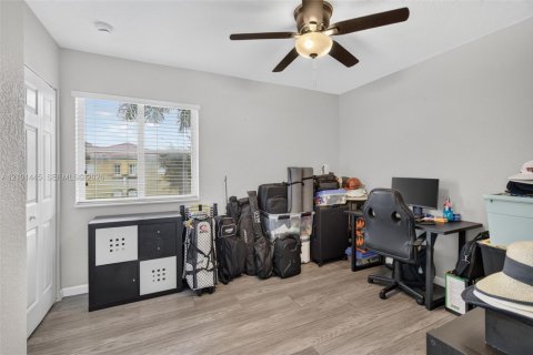Townhouse in Miramar, Florida 2 bedrooms, 99.41 sq.m. № 2410809 - photo 23
