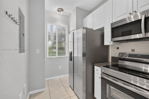Townhouse in Miramar, Florida 2 bedrooms, 99.41 sq.m. № 2410809 - photo 9