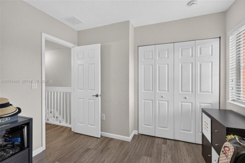 Townhouse in Miramar, Florida 2 bedrooms, 99.41 sq.m. № 2410809 - photo 25
