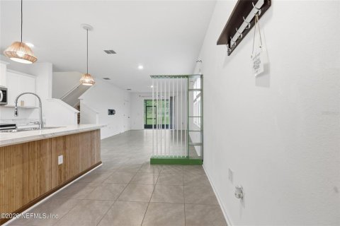 Touwnhouse à vendre à Jacksonville, Floride: 3 chambres, 124.3 m2 № 2097848 - photo 4