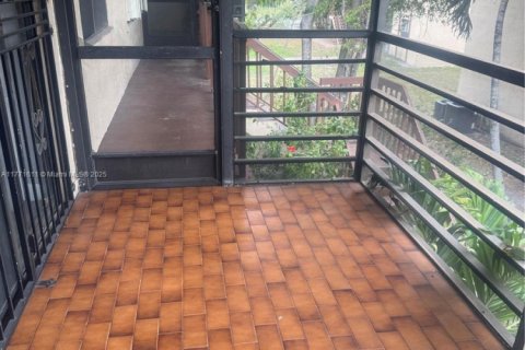 Condo in Hialeah, Florida, 3 bedrooms  № 1692933 - photo 29