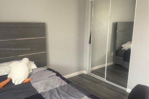 Condo in Hialeah, Florida, 3 bedrooms  № 1692933 - photo 22