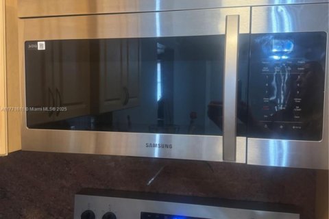 Condo in Hialeah, Florida, 3 bedrooms  № 1692933 - photo 8