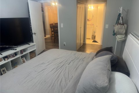 Condo in Hialeah, Florida, 3 bedrooms  № 1692933 - photo 15