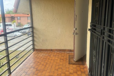Condo in Hialeah, Florida, 3 bedrooms  № 1692933 - photo 30