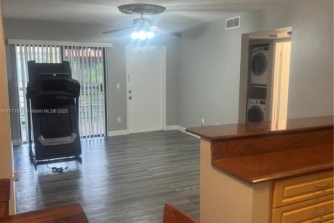 Condo in Hialeah, Florida, 3 bedrooms  № 1692933 - photo 12