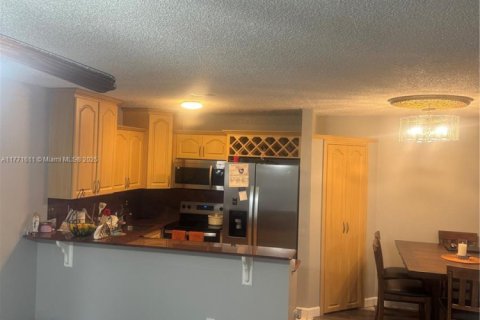 Condo in Hialeah, Florida, 3 bedrooms  № 1692933 - photo 3