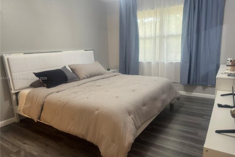 Condo in Hialeah, Florida, 3 bedrooms  № 1692933 - photo 14