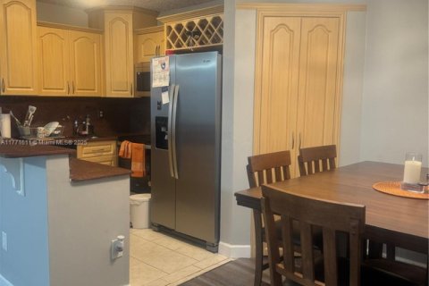 Condo in Hialeah, Florida, 3 bedrooms  № 1692933 - photo 6