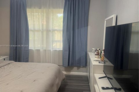 Condo in Hialeah, Florida, 3 bedrooms  № 1692933 - photo 16