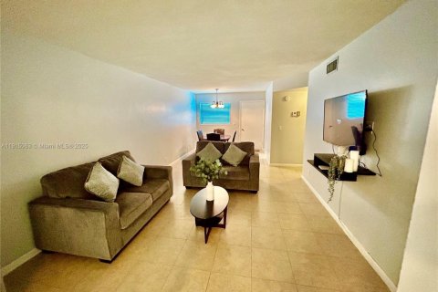 Condo in Boynton Beach, Florida, 1 bedroom  № 1970223 - photo 5