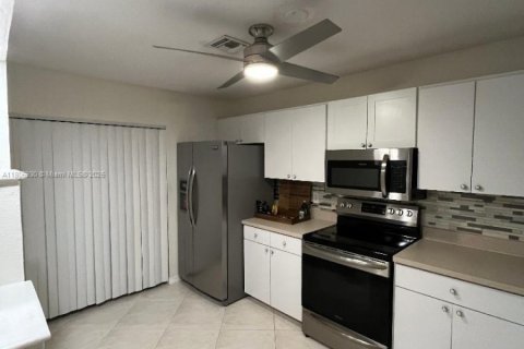 Townhouse in Deerfield Beach, Florida 2 bedrooms, 104.24 sq.m. № 1739360 - photo 4