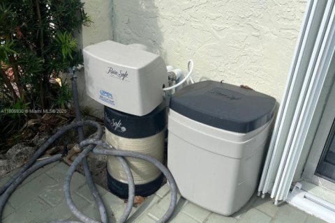 Townhouse in Deerfield Beach, Florida 2 bedrooms, 104.24 sq.m. № 1739360 - photo 3
