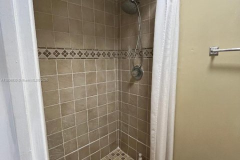 Townhouse in Deerfield Beach, Florida 2 bedrooms, 104.24 sq.m. № 1739360 - photo 11
