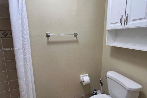 Townhouse in Deerfield Beach, Florida 2 bedrooms, 104.24 sq.m. № 1739360 - photo 10